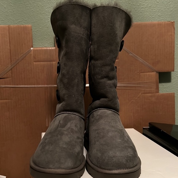 NWOT - UGG Boots - Picture 5 of 7